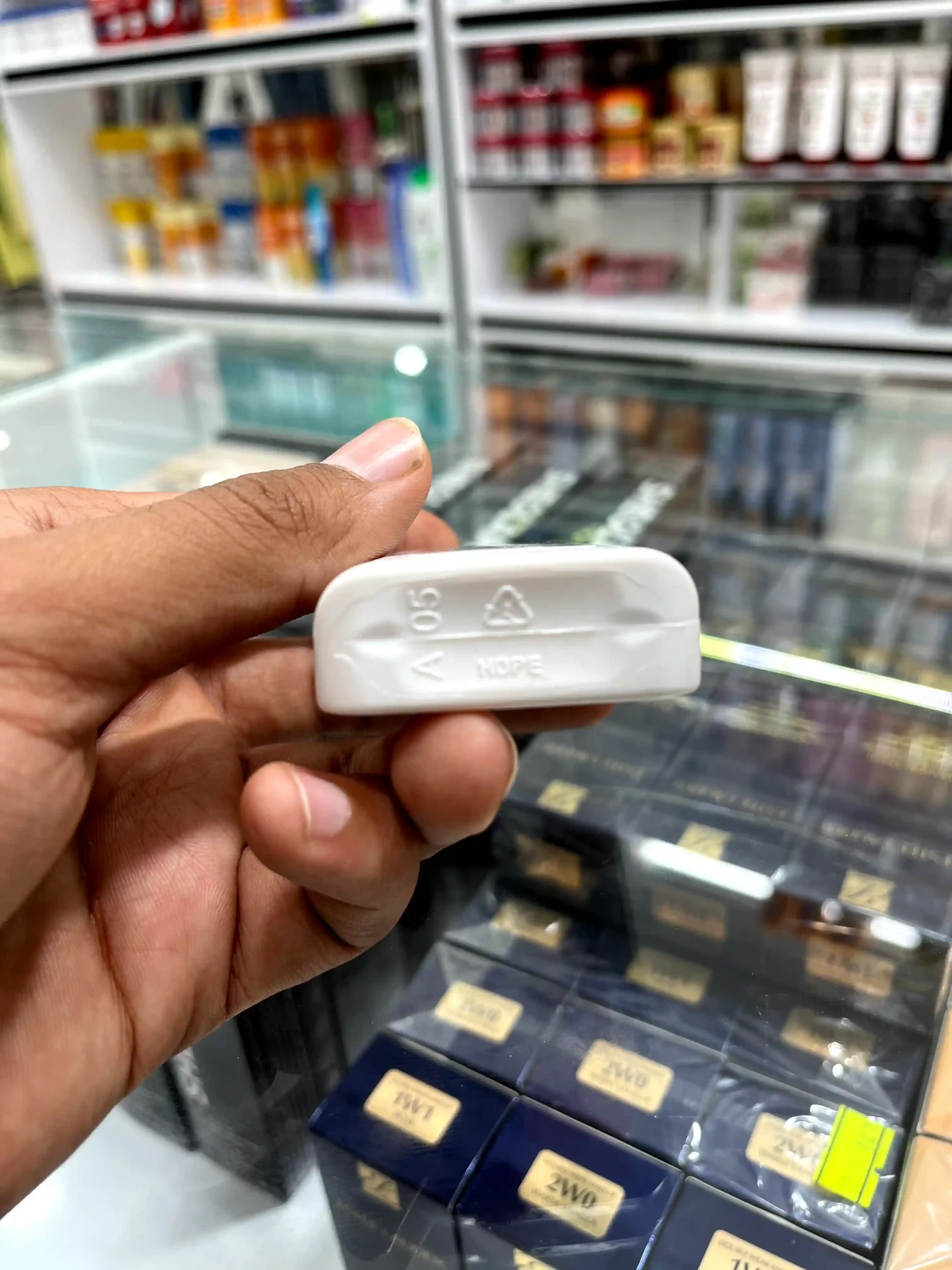 کرم ضد آفتاب لاروش پوزای مدل آنتلیوس یووی مون ۴۰۰ SPF 50+ حجم ۵۰ میلی لیتر - تصویر 8